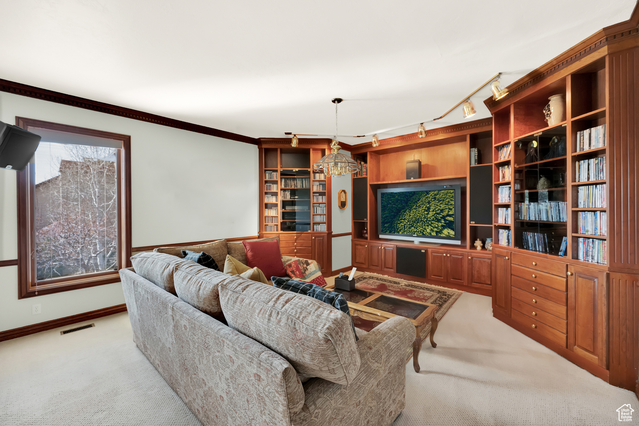 HIDDEN OAKS - Residential