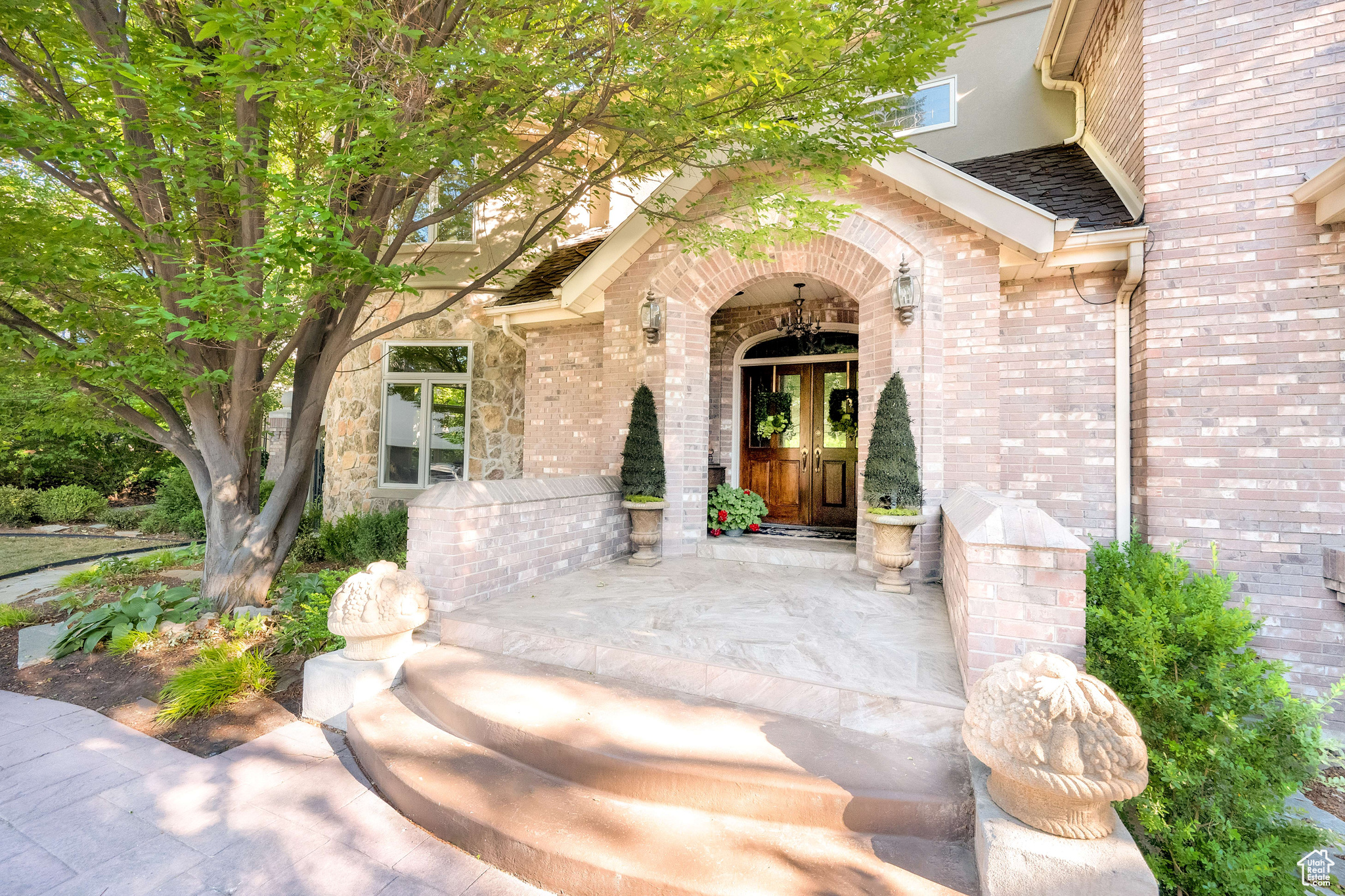 HIDDEN OAKS - Residential