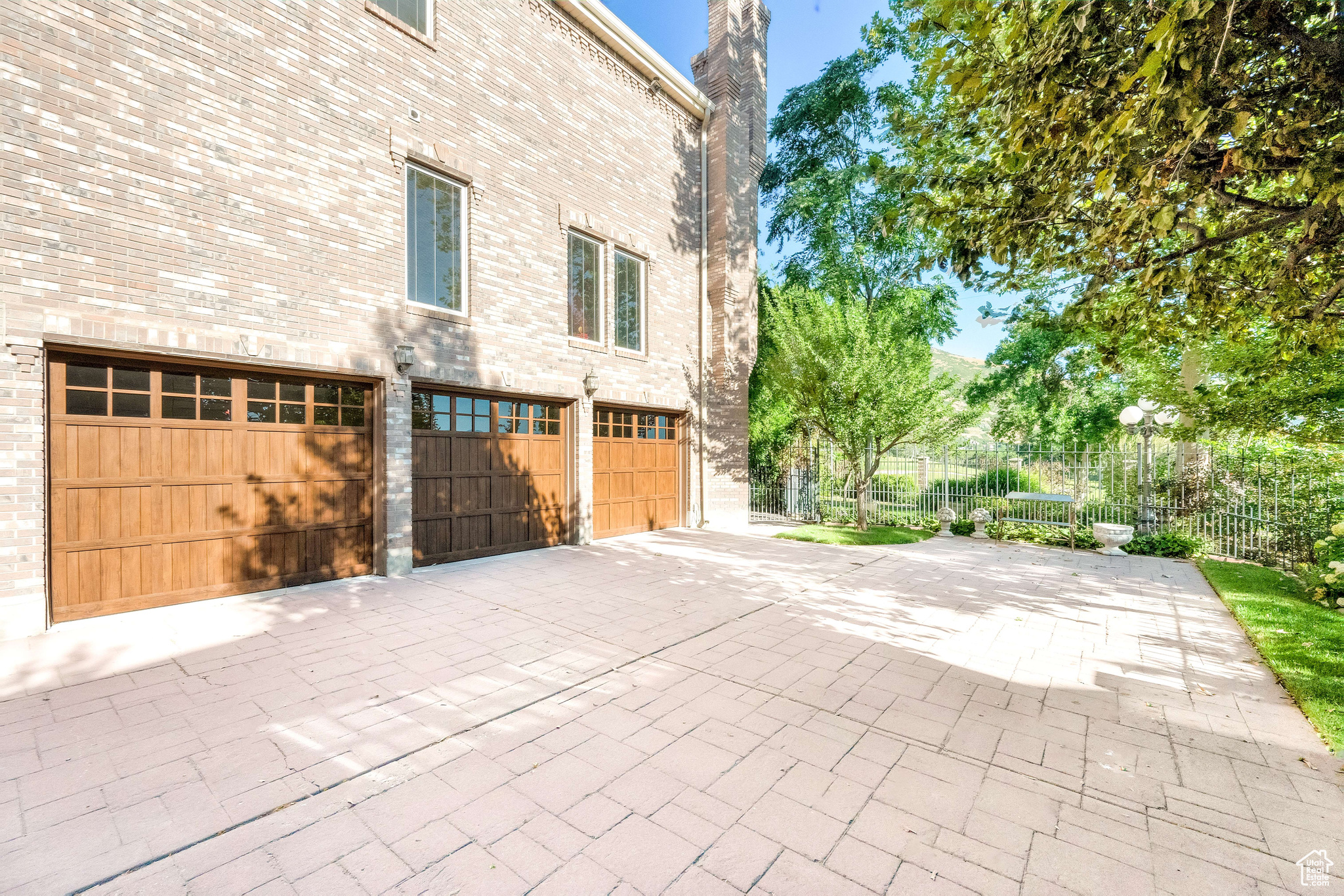HIDDEN OAKS - Residential