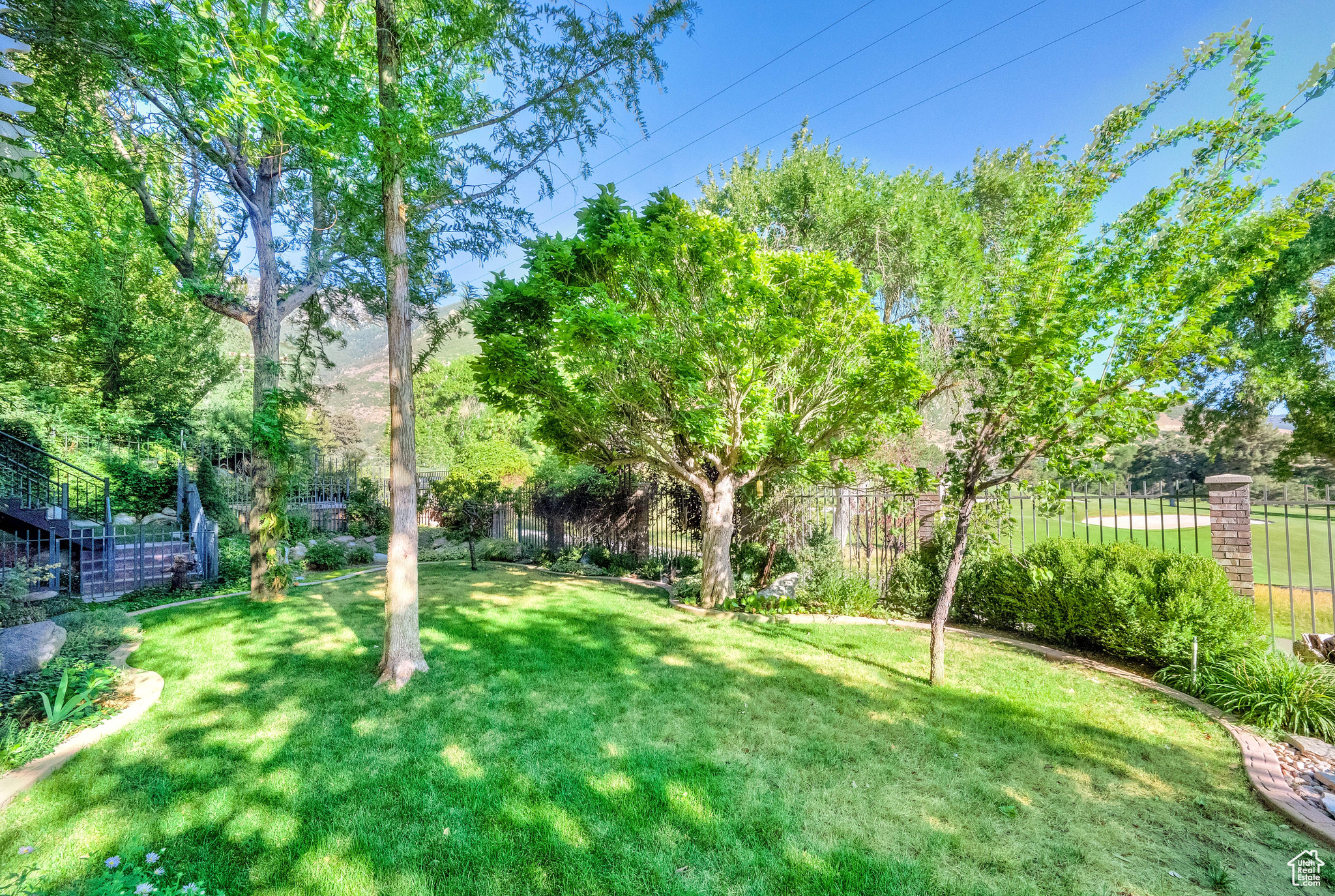 HIDDEN OAKS - Residential
