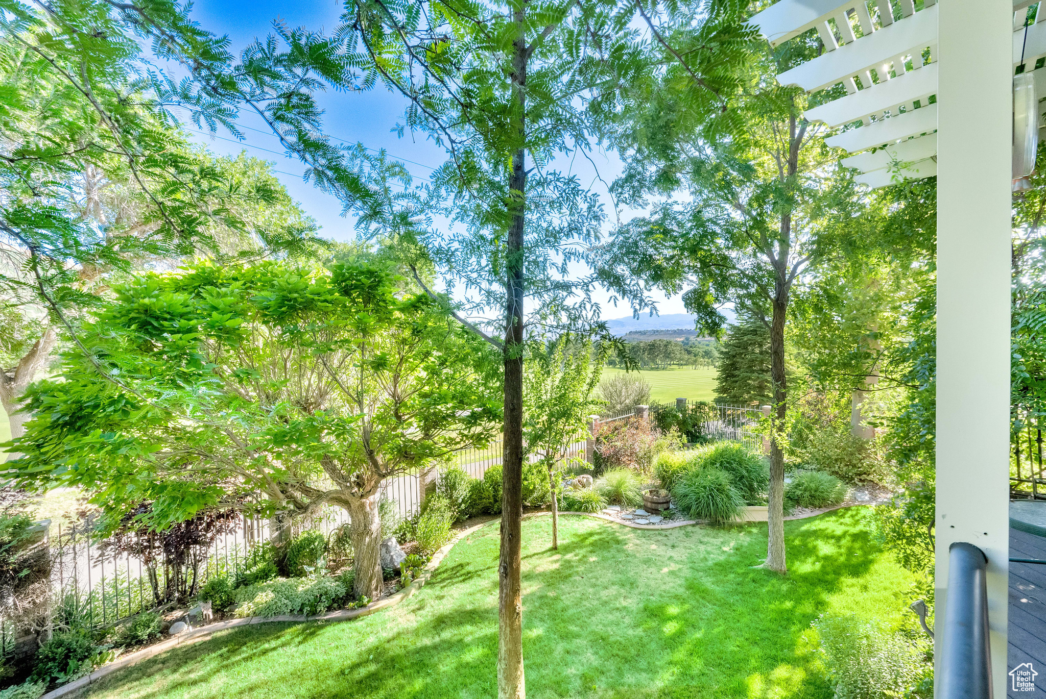 HIDDEN OAKS - Residential