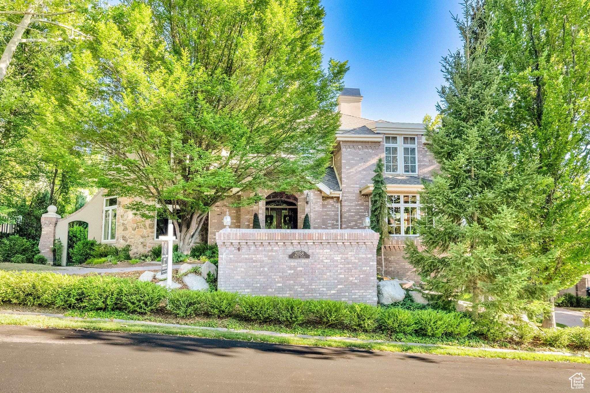 HIDDEN OAKS - Residential