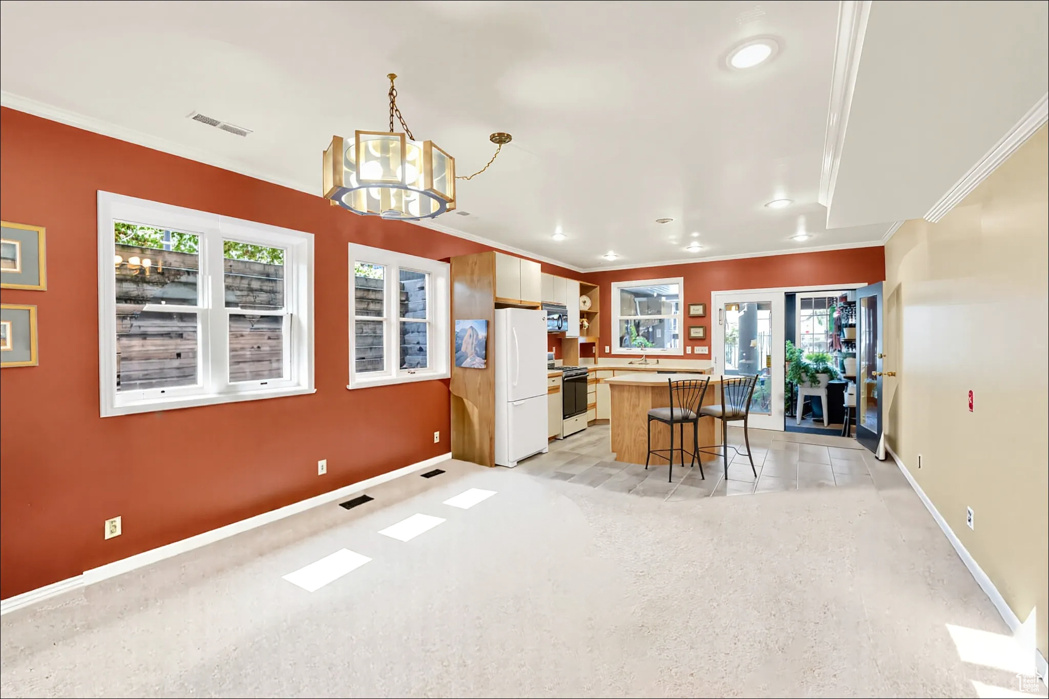 HIDDEN OAKS - Residential