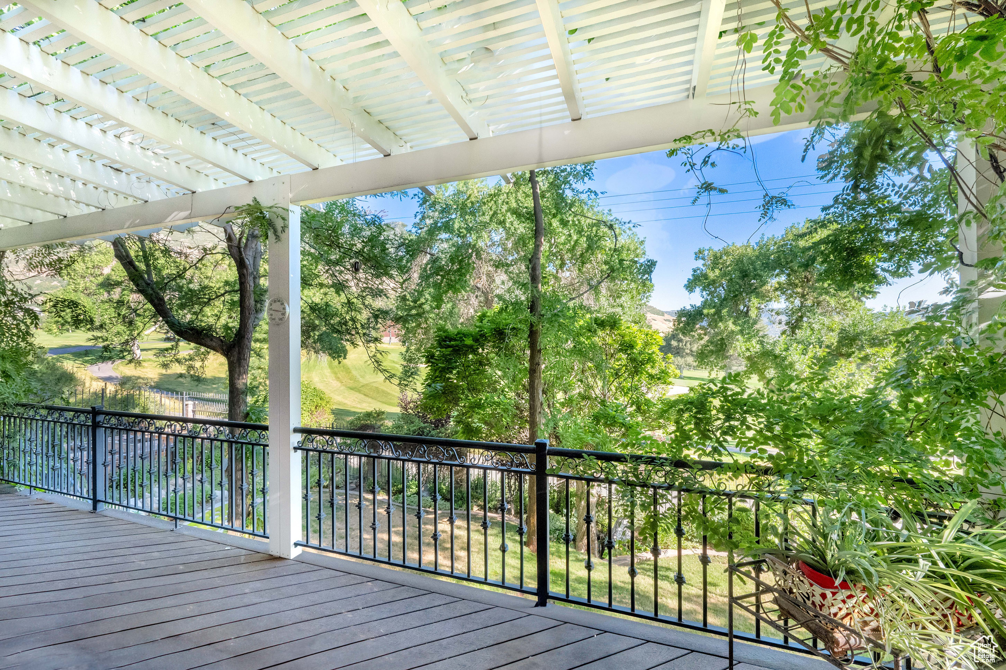 HIDDEN OAKS - Residential