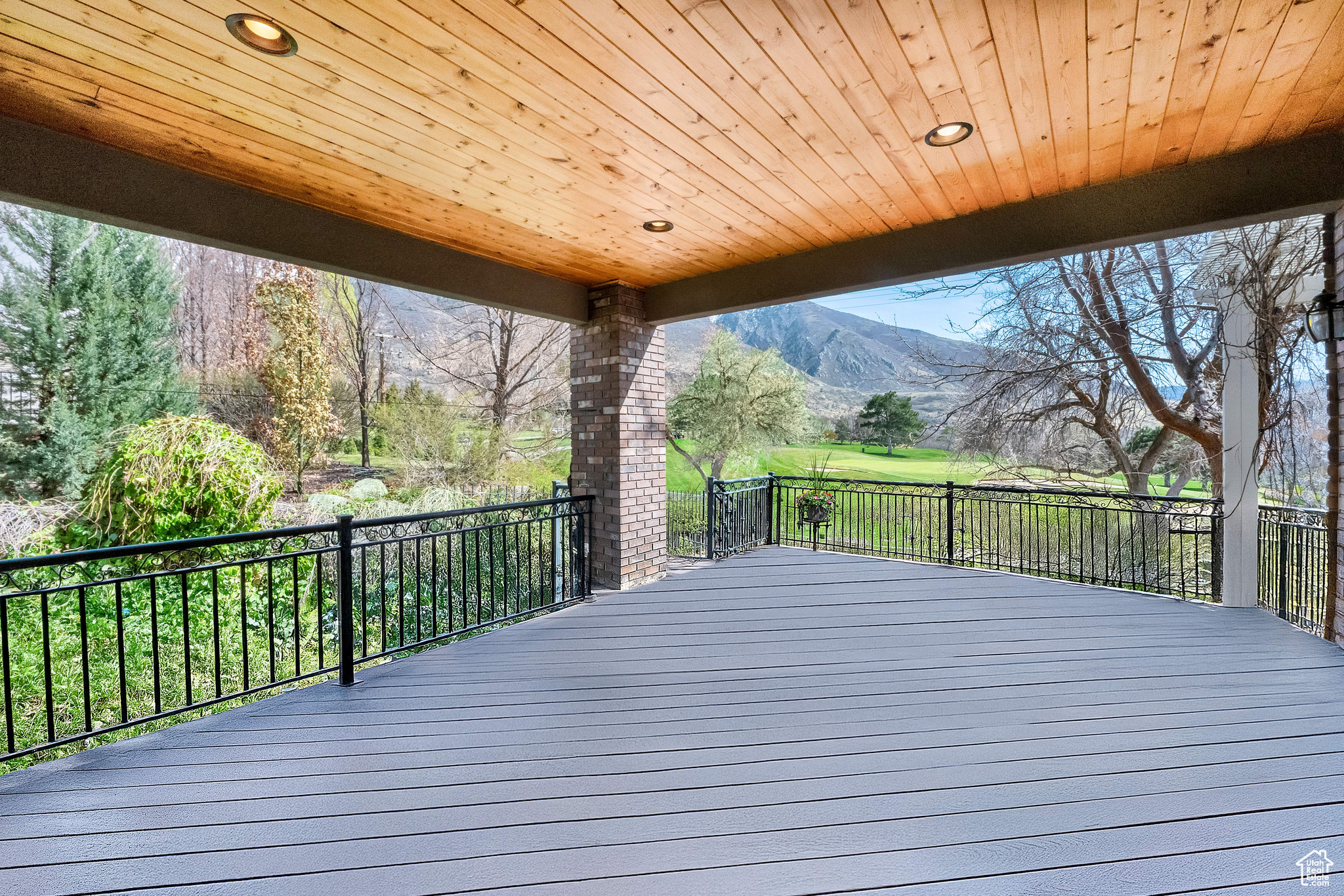 HIDDEN OAKS - Residential