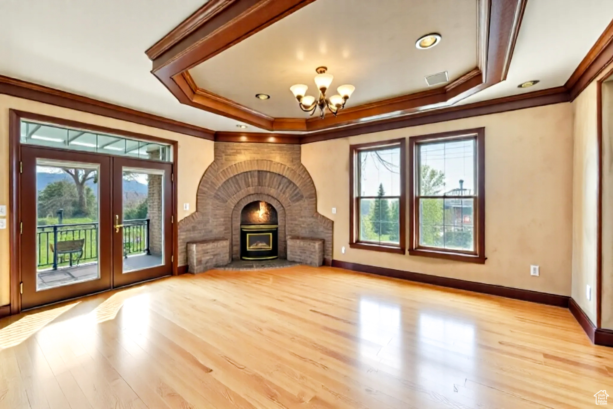 HIDDEN OAKS - Residential