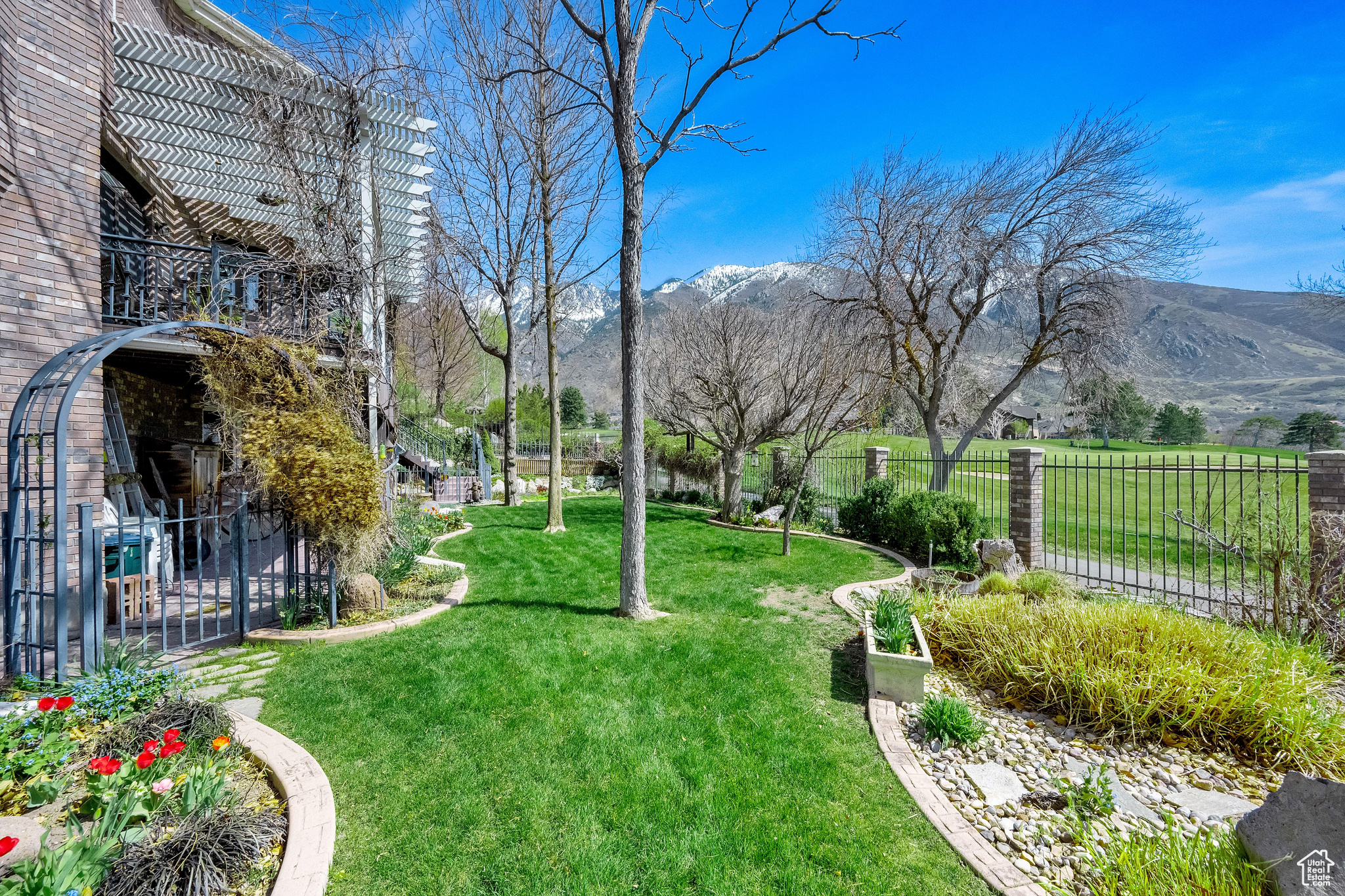 HIDDEN OAKS - Residential