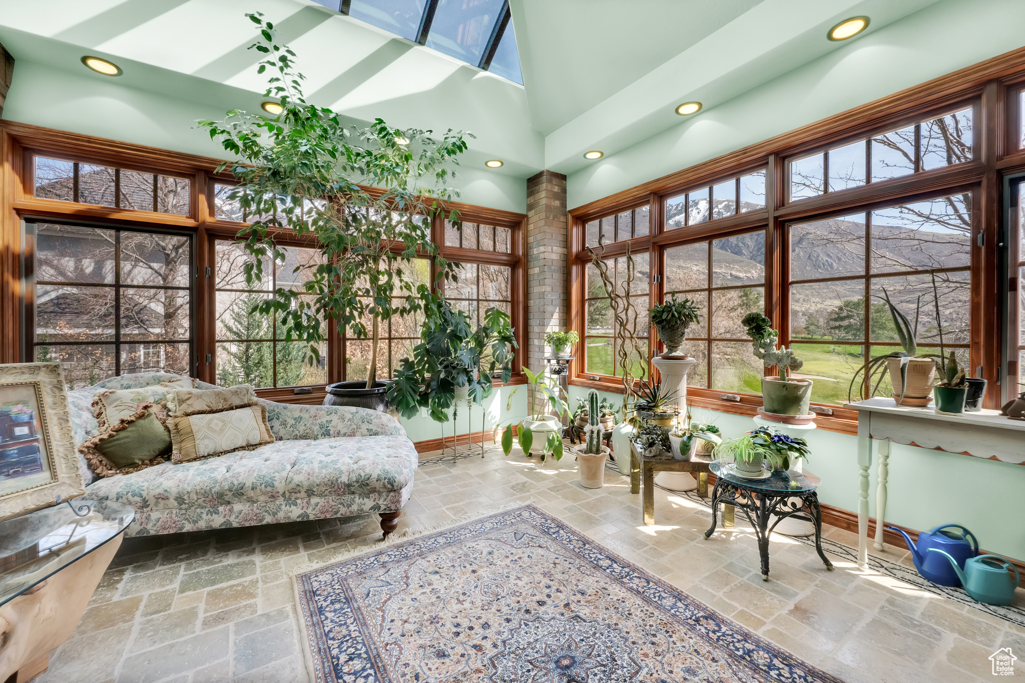 HIDDEN OAKS - Residential