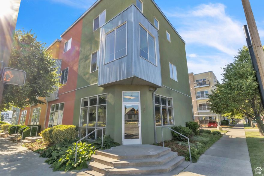 Modern Downtown Living Meets Investment Opportunity!  This beautifully remodeled condo in the heart of downtown SLC includes a fully leased retail space on the ground floor.  The contemporary urban retreat features updated finishes including flooring and paint as well as brand new appliances.
