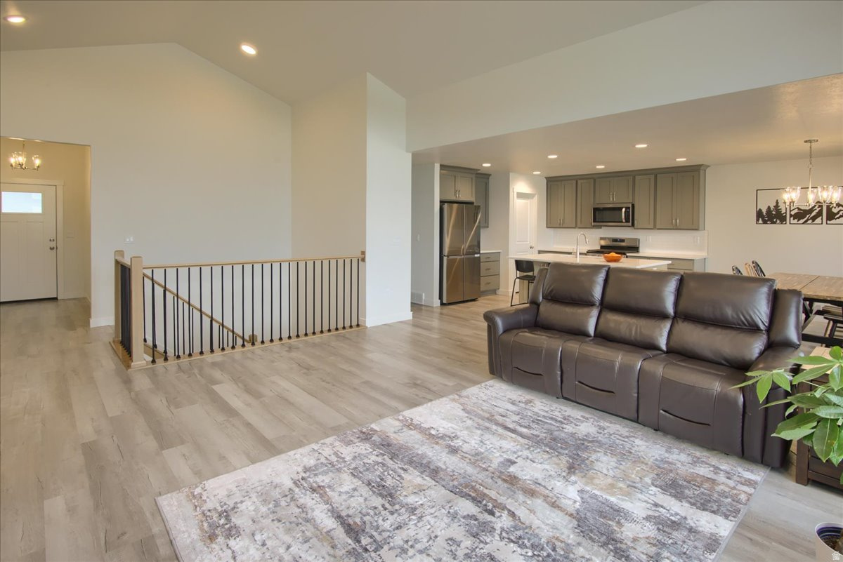 DIAMOND E - Residential