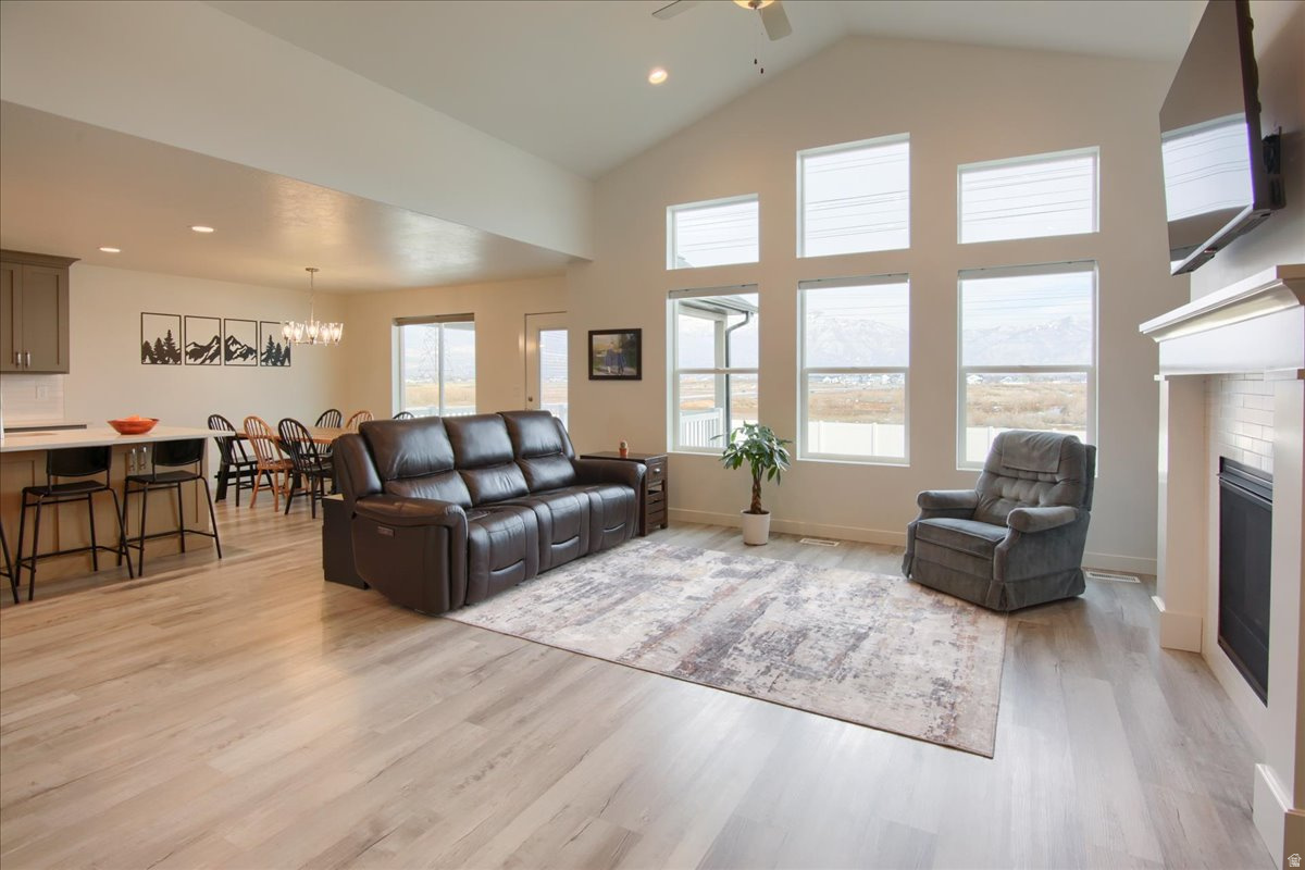 DIAMOND E - Residential