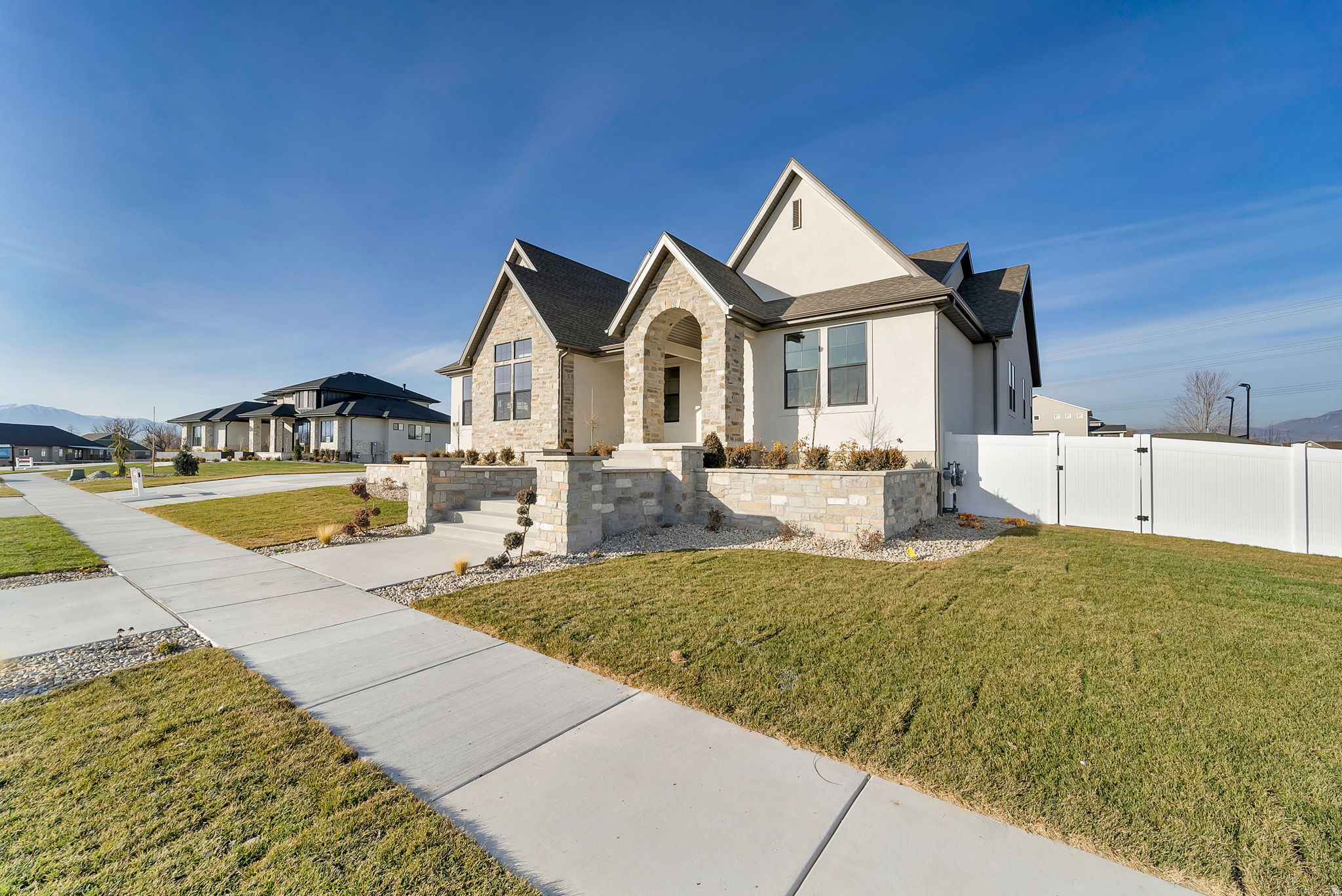 GRANDEUR ESTATES - Residential