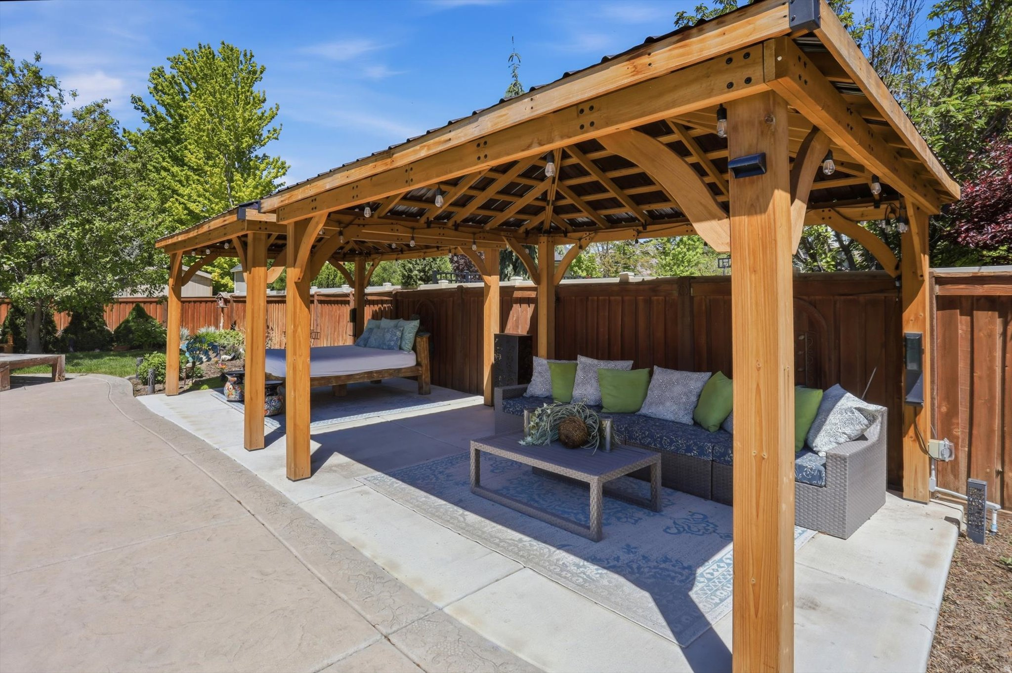 HIGHLANDS RANCH - Residential