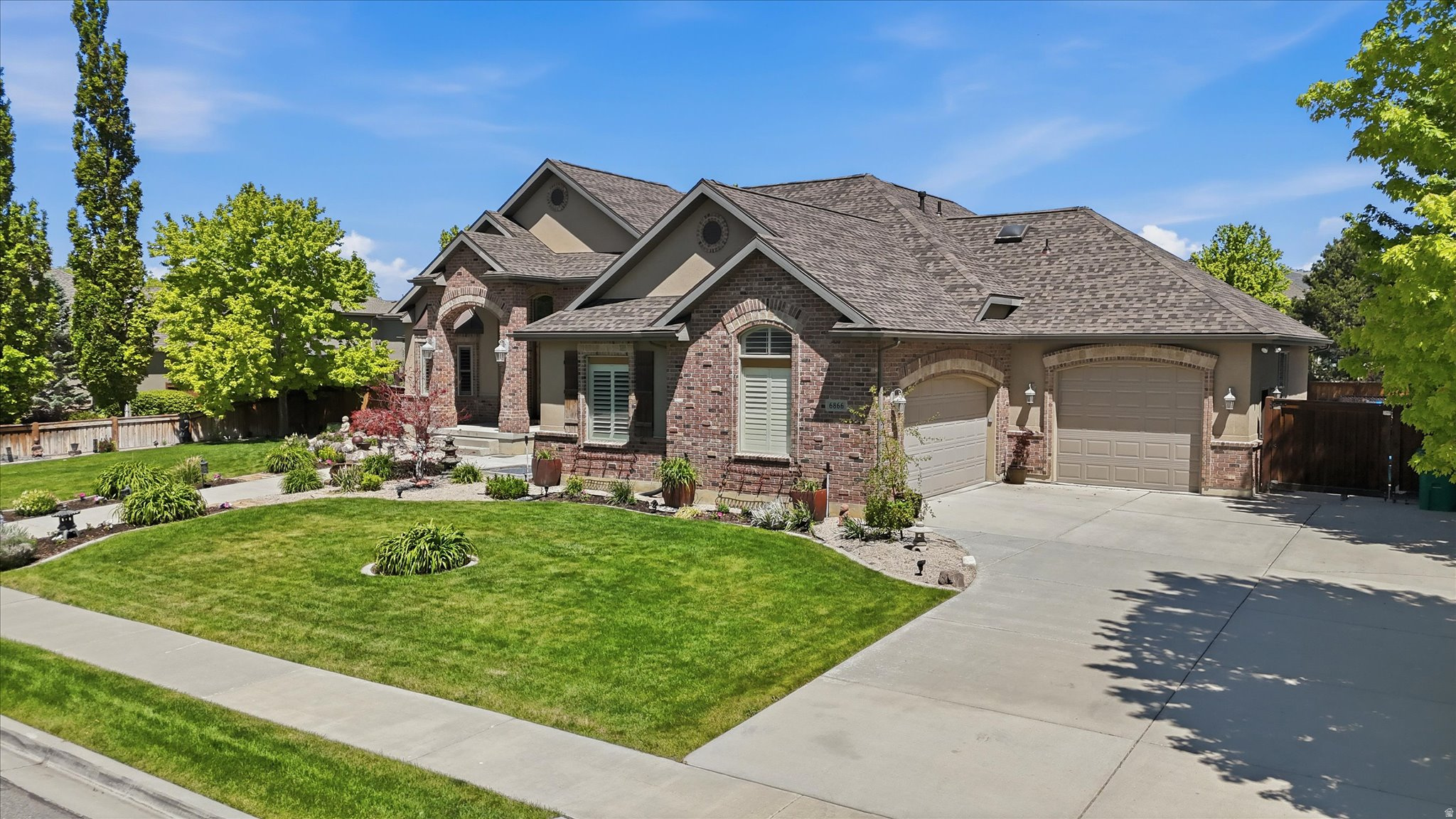HIGHLANDS RANCH - Residential