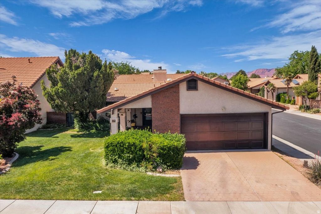 Photo of 545 S VALLEY VIEW DR #82, Saint George, UT 84770 (MLS # 2152924)