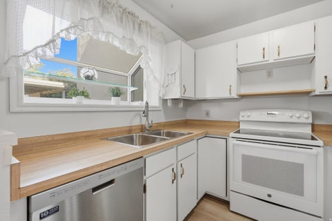 Tiny photo for 5647 S PARK PL E, Holladay, UT 84121 (MLS # 2179622)