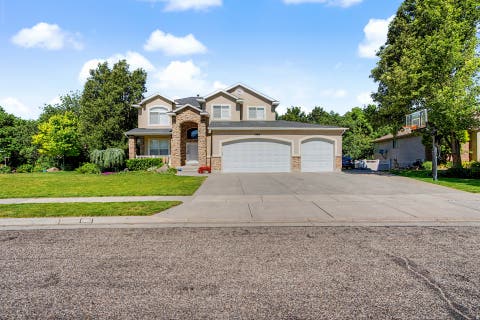 Tiny photo for 1366 FOX POINTE DR, Kaysville, UT 84037 (MLS # 2165244)