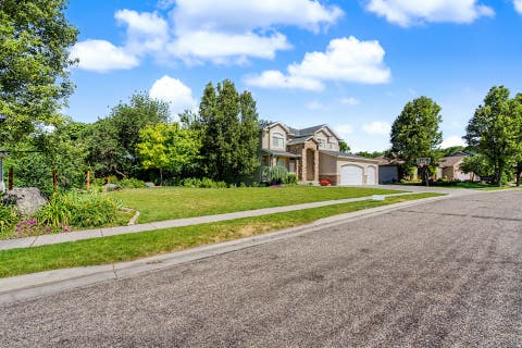 Tiny photo for 1366 FOX POINTE DR, Kaysville, UT 84037 (MLS # 2165244)