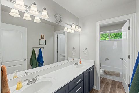 Tiny photo for 1366 FOX POINTE DR, Kaysville, UT 84037 (MLS # 2165244)