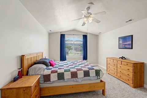 Tiny photo for 1366 FOX POINTE DR, Kaysville, UT 84037 (MLS # 2165244)