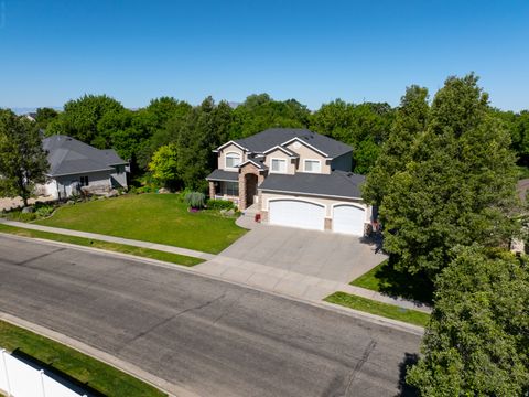 Tiny photo for 1366 FOX POINTE DR, Kaysville, UT 84037 (MLS # 2165244)