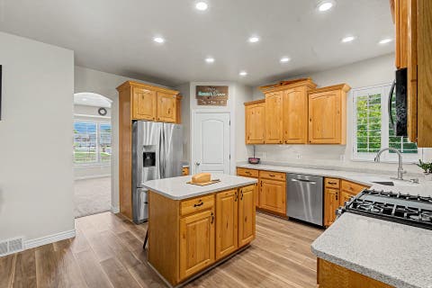 Tiny photo for 1366 FOX POINTE DR, Kaysville, UT 84037 (MLS # 2165244)