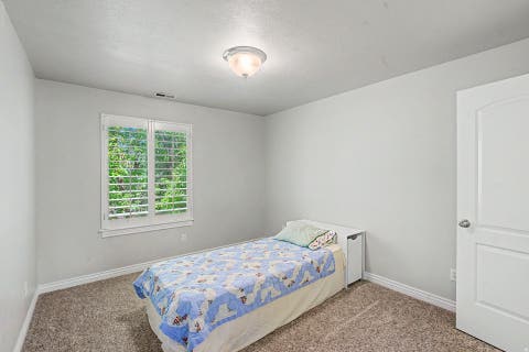 Tiny photo for 1366 FOX POINTE DR, Kaysville, UT 84037 (MLS # 2165244)