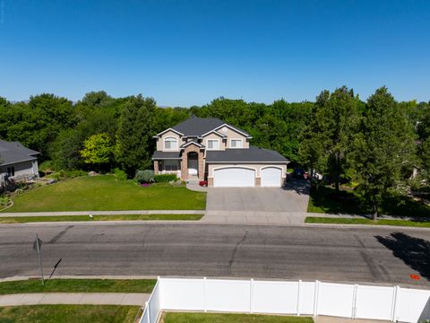Tiny photo for 1366 FOX POINTE DR, Kaysville, UT 84037 (MLS # 2165244)
