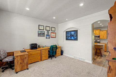 Tiny photo for 1366 FOX POINTE DR, Kaysville, UT 84037 (MLS # 2165244)