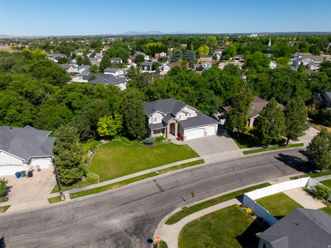 Tiny photo for 1366 FOX POINTE DR, Kaysville, UT 84037 (MLS # 2165244)
