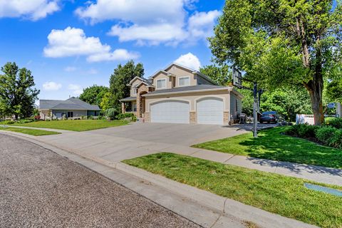 Tiny photo for 1366 FOX POINTE DR, Kaysville, UT 84037 (MLS # 2165244)