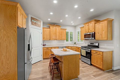 Tiny photo for 1366 FOX POINTE DR, Kaysville, UT 84037 (MLS # 2165244)