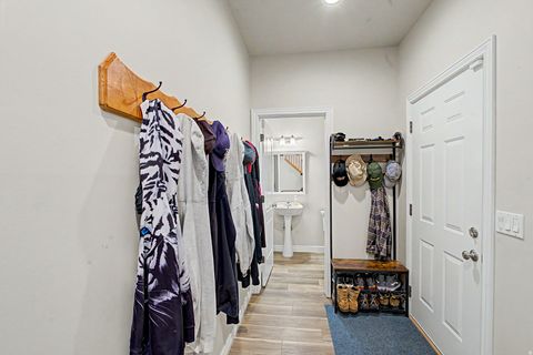 Tiny photo for 1366 FOX POINTE DR, Kaysville, UT 84037 (MLS # 2165244)