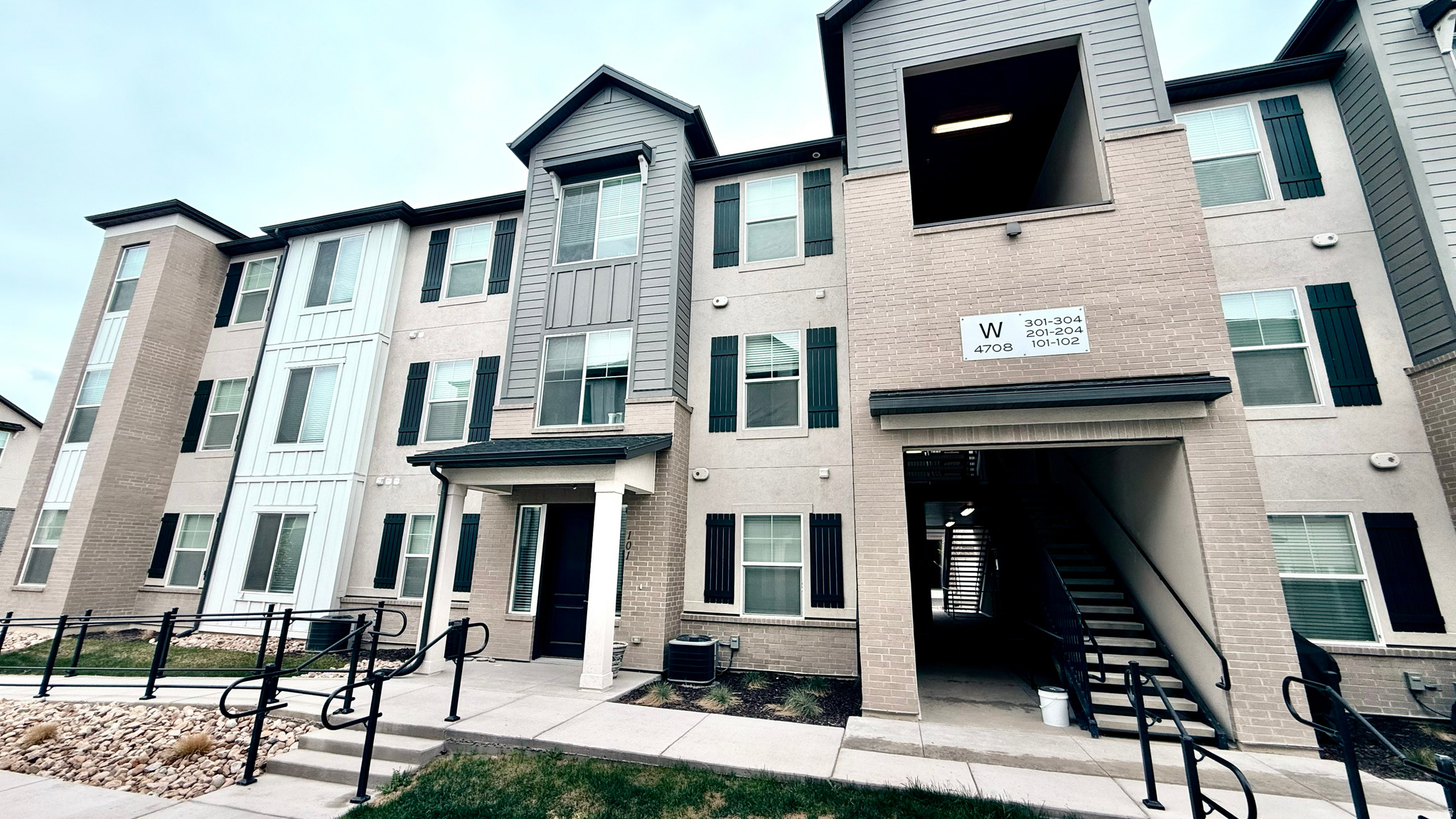 MOUNTAIN RIDGE - Residential