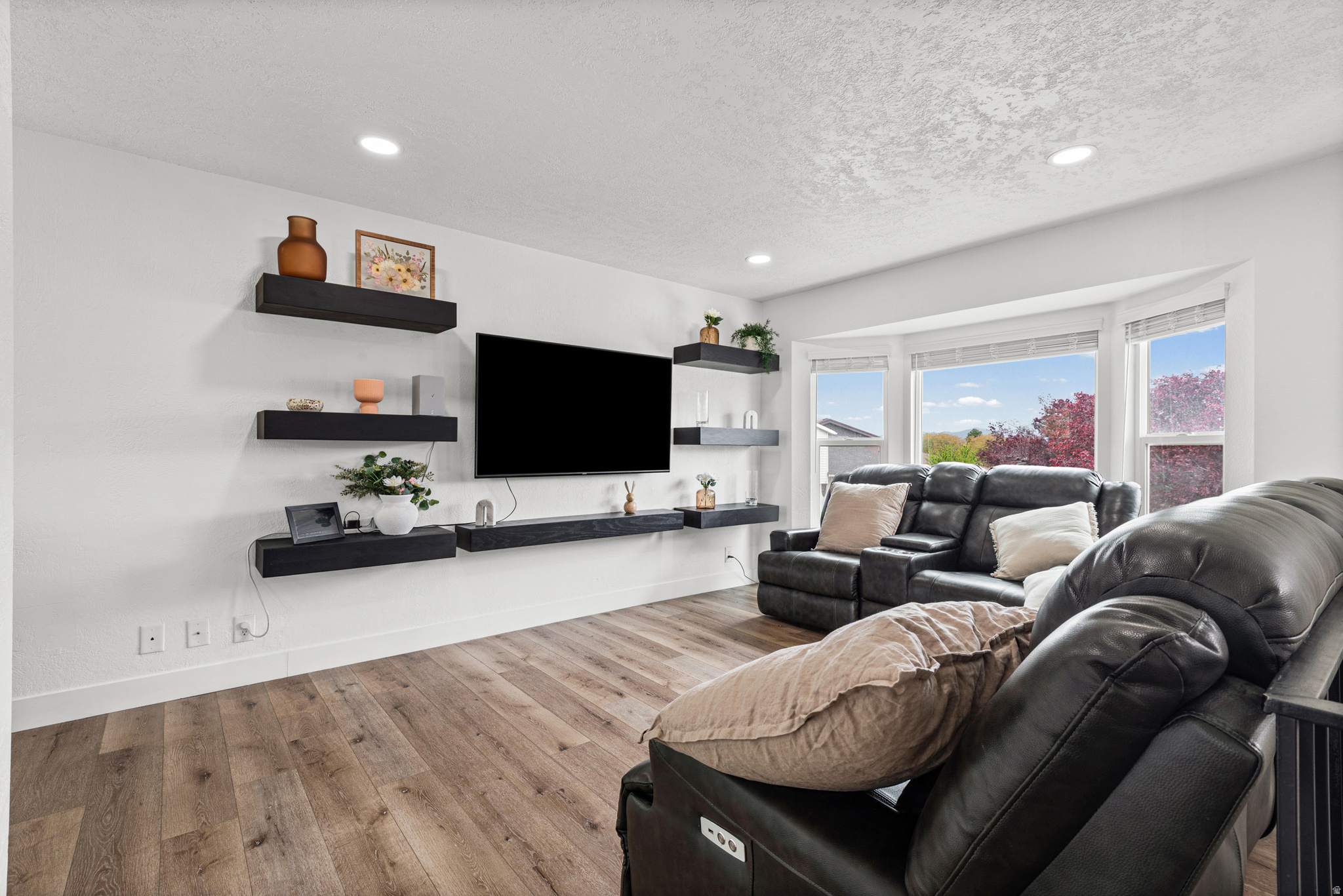 WILLOW BAY #4 - Residential