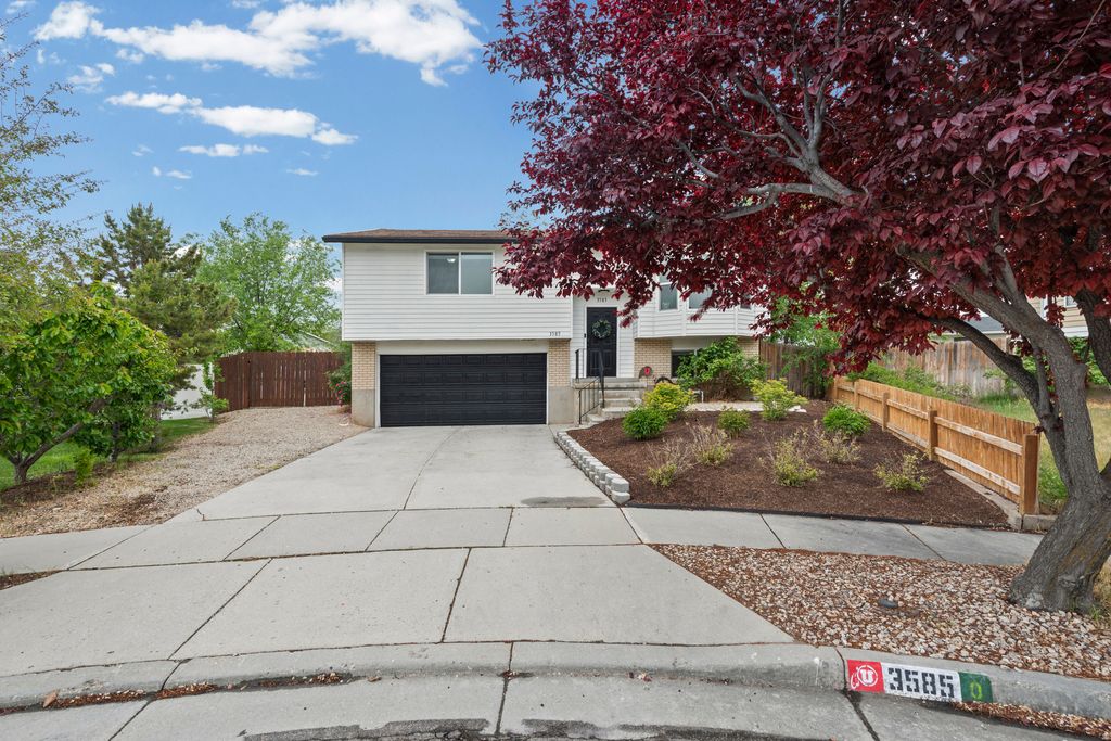 Photo of 3585 W SILVERGLEN CIR, Taylorsville, UT 84129 (MLS # 2155117)