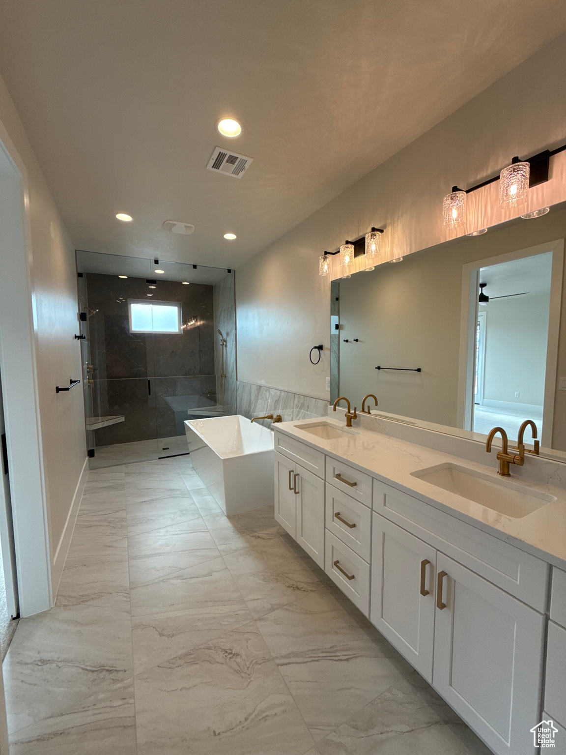 HAWKEYE POINT - Residential