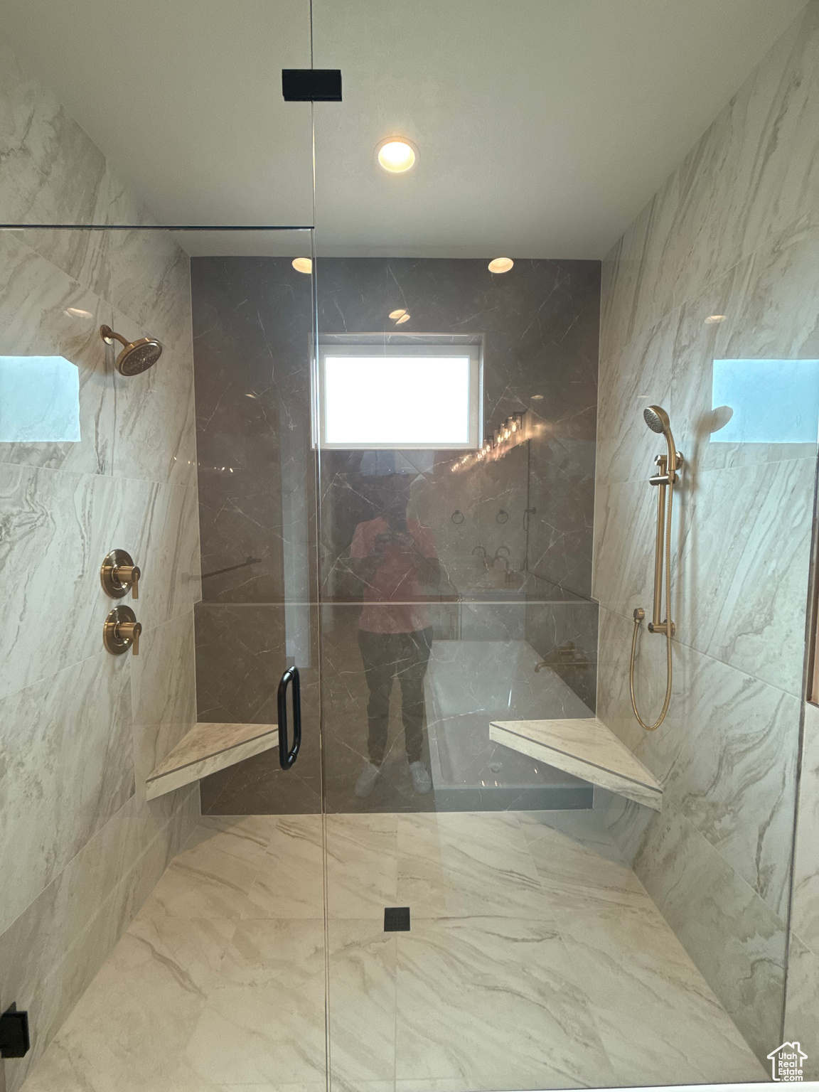 HAWKEYE POINT - Residential