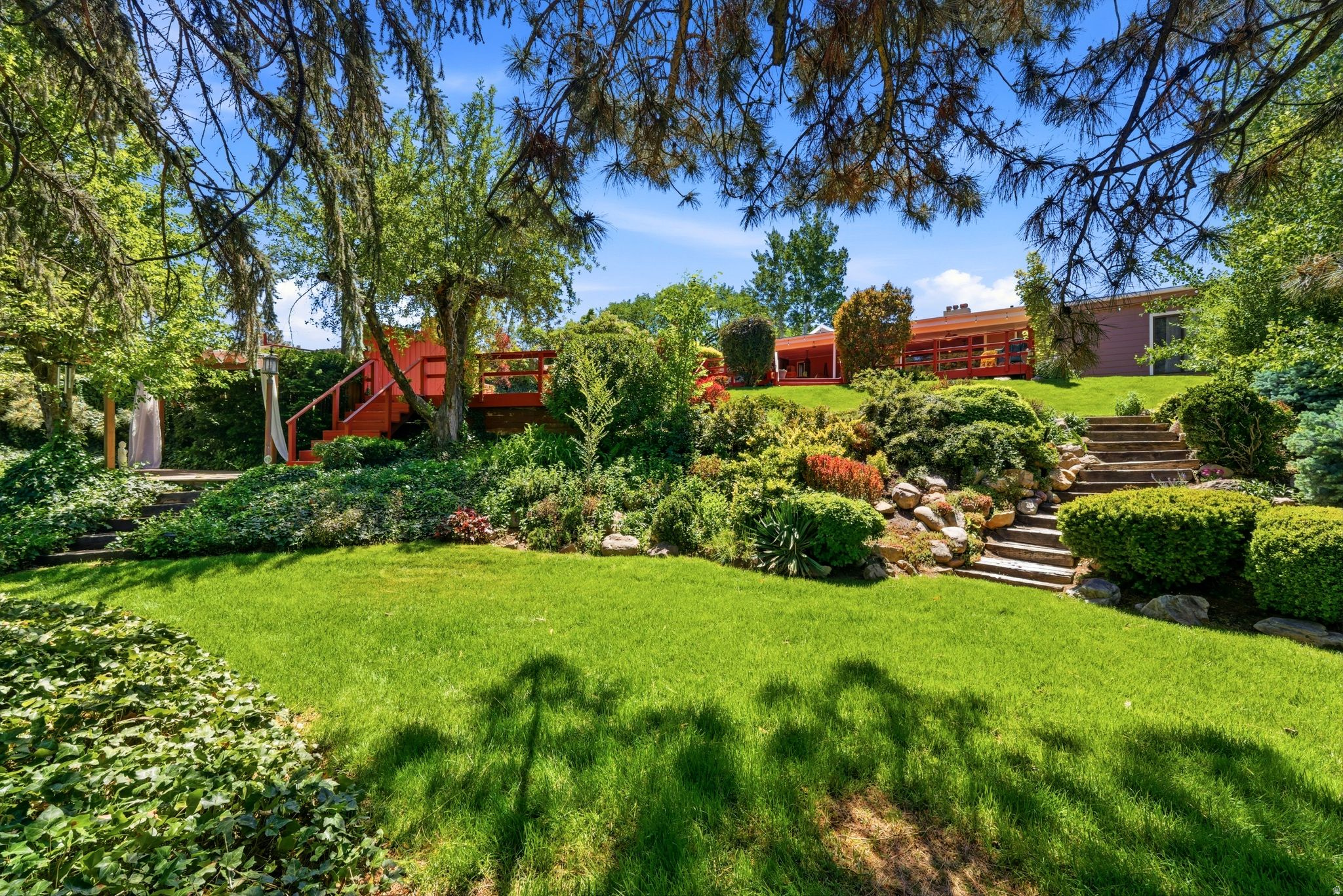 MURRAY HILL GARDENS - Residential