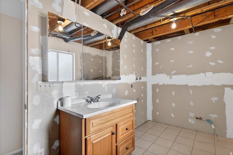 Tiny photo for 384 S EASTOAKS Dr E #5, Fruit Heights, UT 84037 (MLS # 2138777)