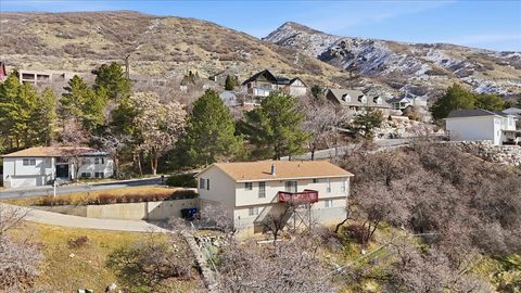 Tiny photo for 384 S EASTOAKS Dr E #5, Fruit Heights, UT 84037 (MLS # 2138777)
