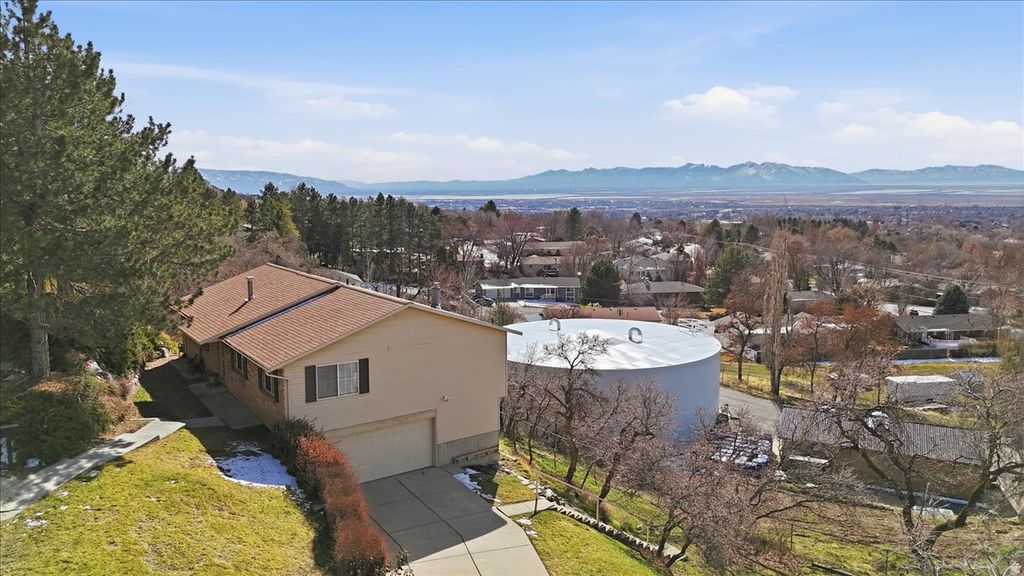 Photo of 384 S EASTOAKS Dr E #5, Fruit Heights, UT 84037 (MLS # 2138777)