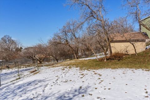 Tiny photo for 384 S EASTOAKS Dr E #5, Fruit Heights, UT 84037 (MLS # 2138777)