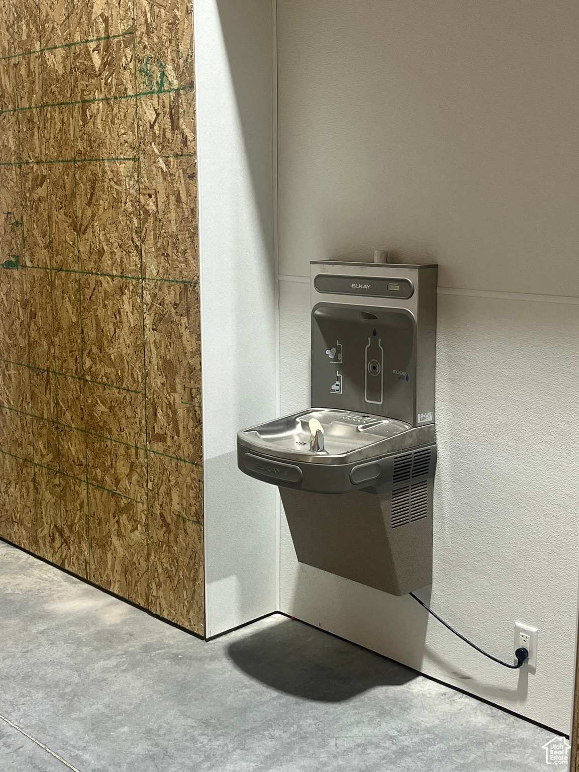 PARAGON COMMERCIAL - Commercial Lease