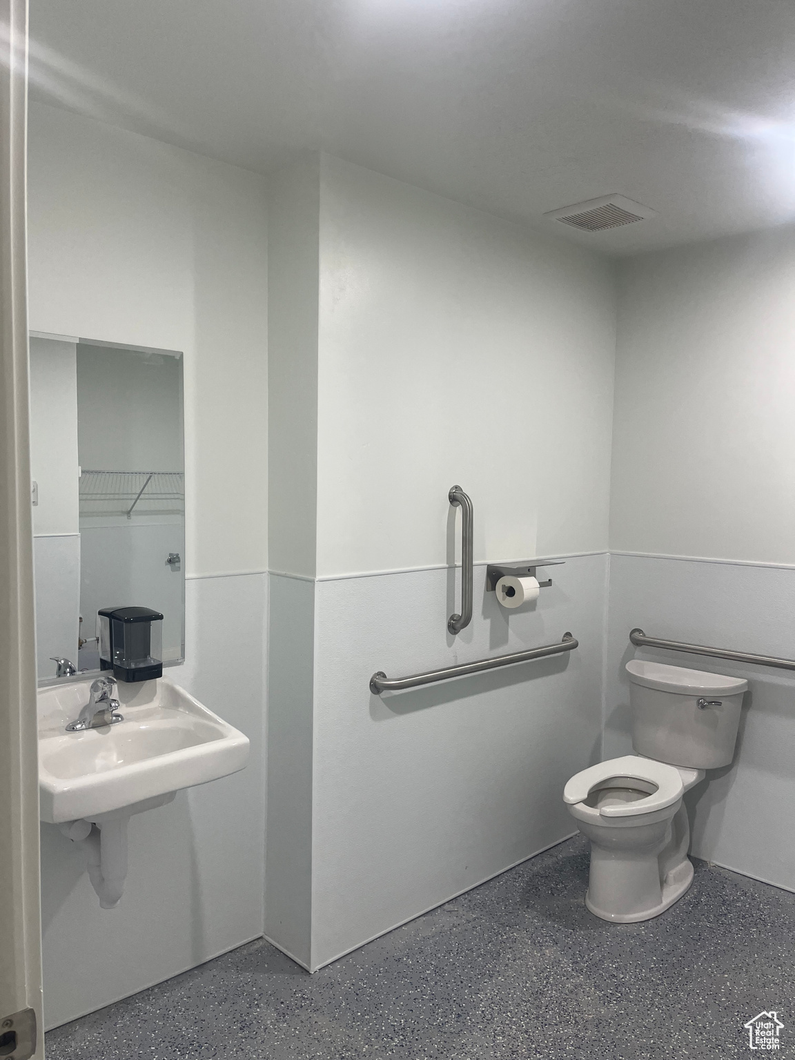 PARAGON COMMERCIAL - Commercial Lease