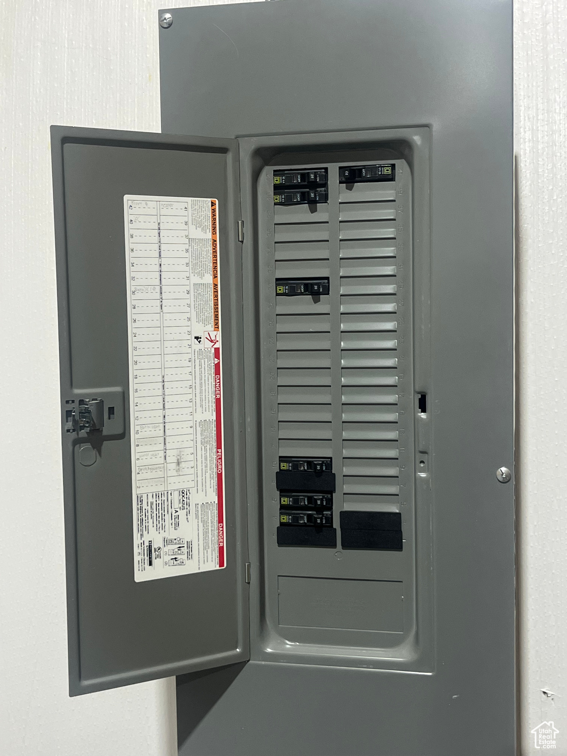 PARAGON COMMERCIAL - Commercial Lease