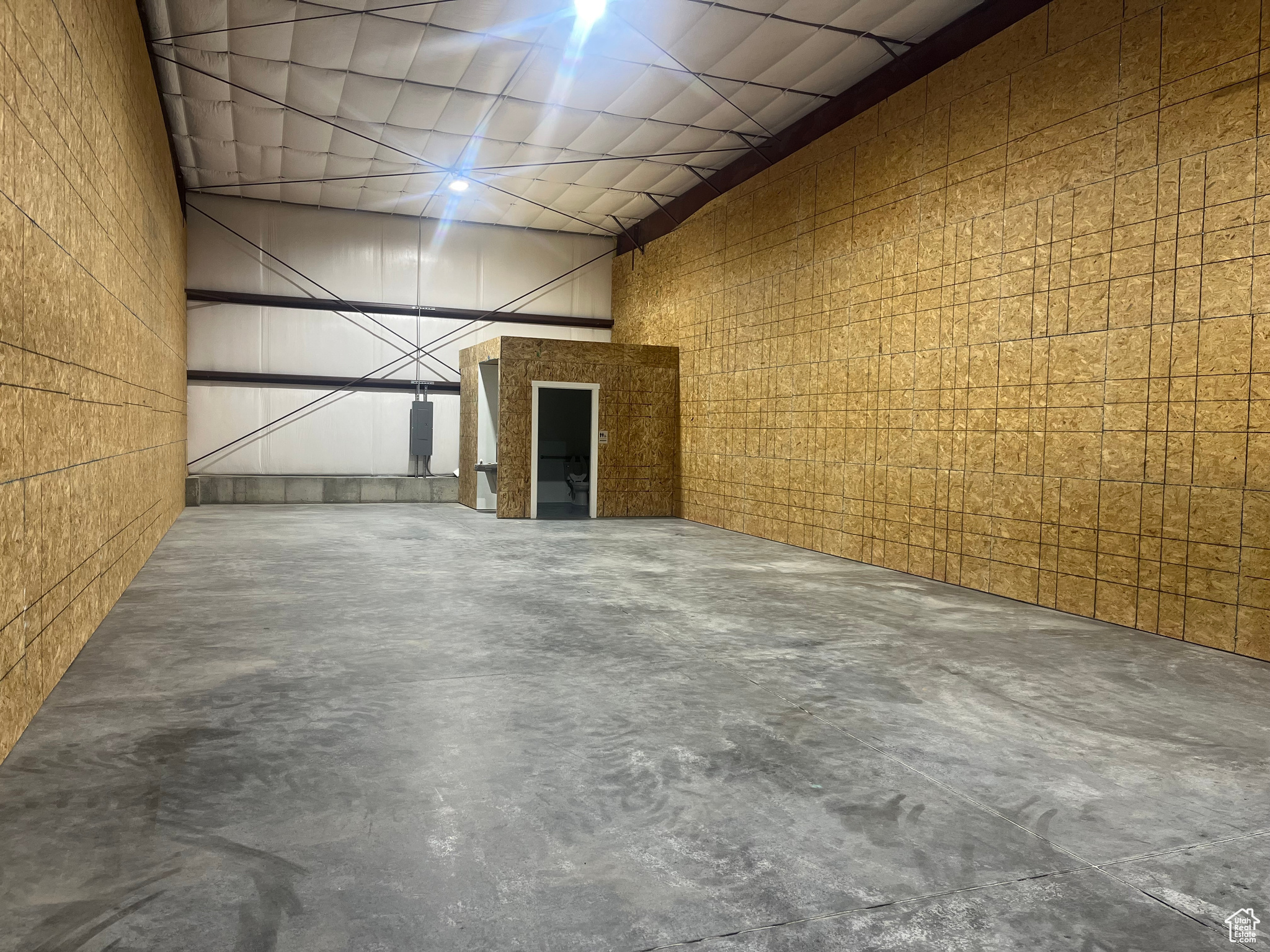 PARAGON COMMERCIAL - Commercial Lease