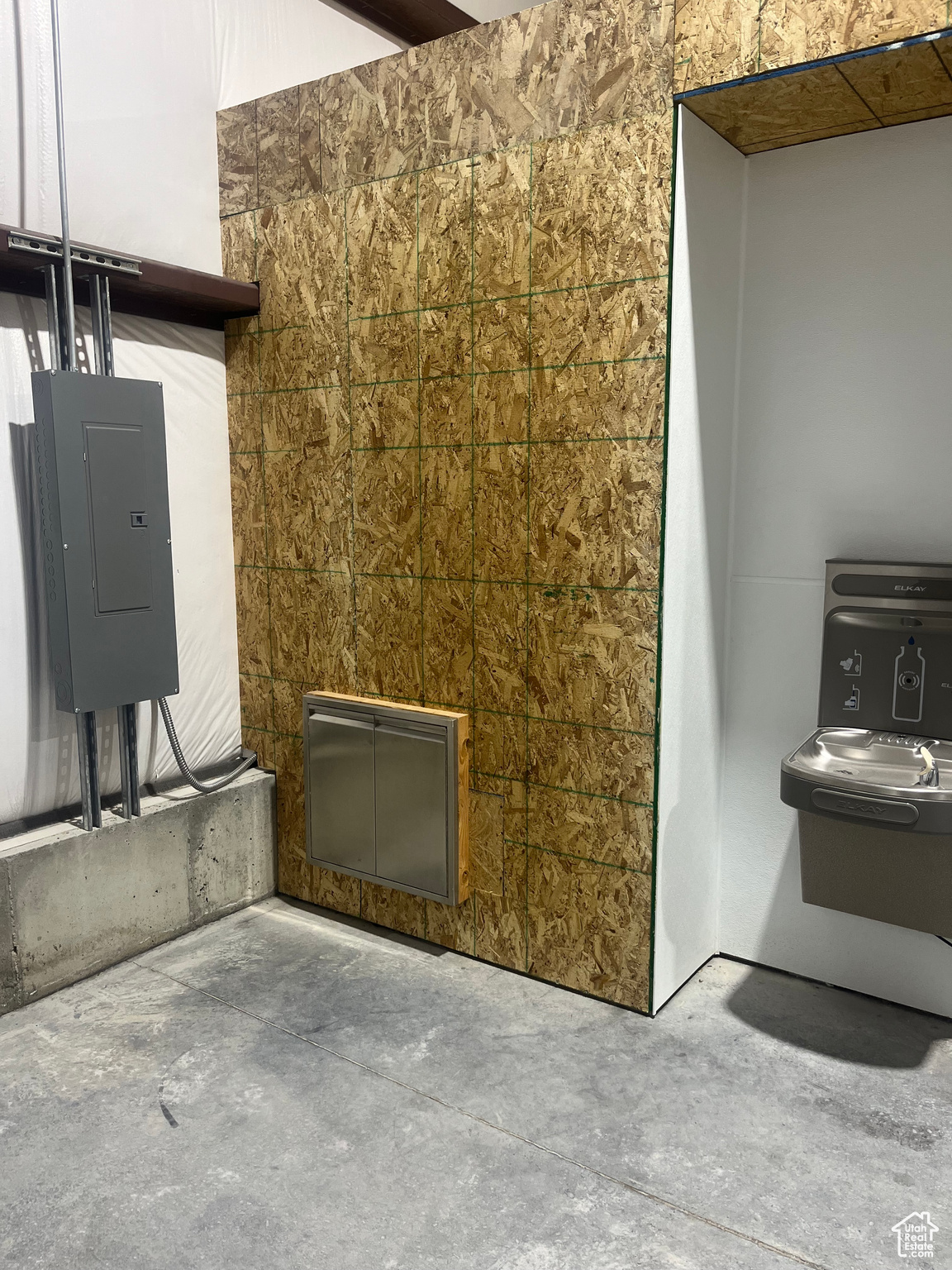 PARAGON COMMERCIAL - Commercial Lease