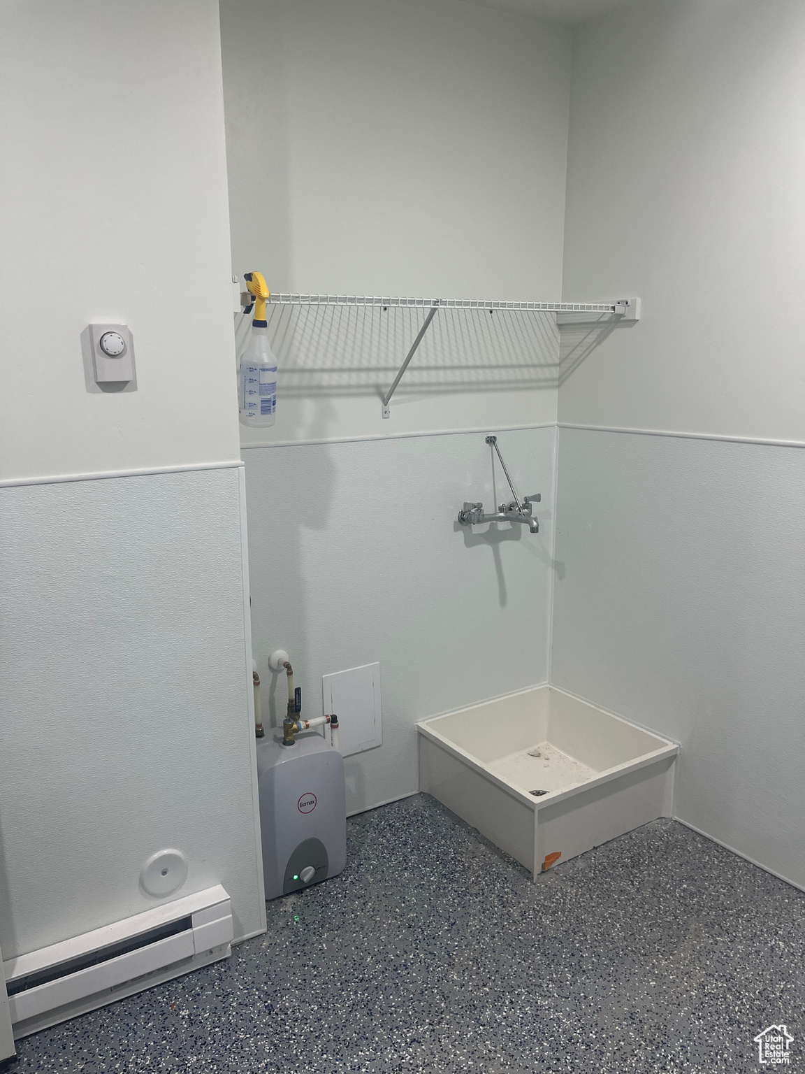 PARAGON COMMERCIAL - Commercial Lease