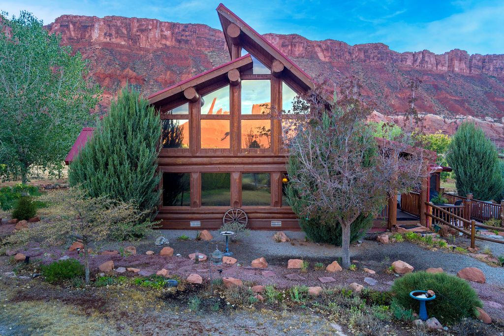 Photo of 76 CASTLE VLY DR, Castle Valley, UT 84532 (MLS # 2157824)